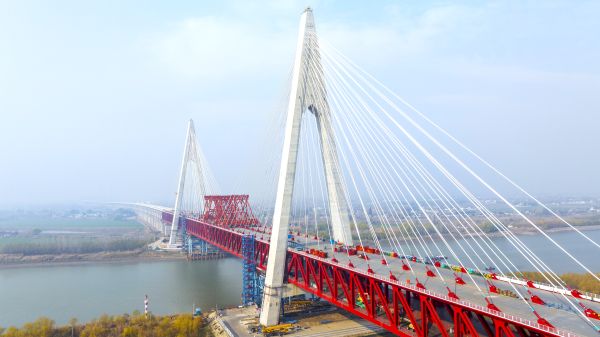 巢（湖）馬（鞍山）鐵路馬鞍山長(zhǎng)江公鐵大橋副汊航道橋。劉玉才攝